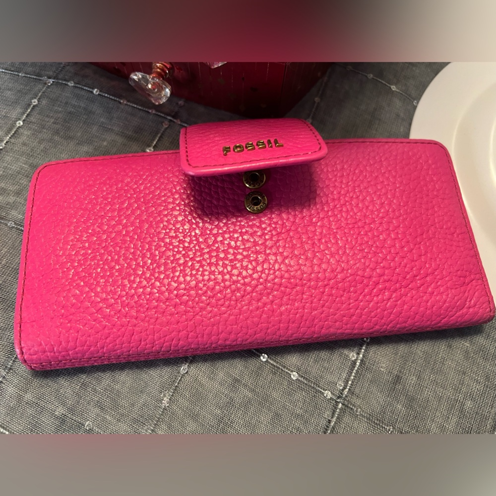 Fossil Pink and Gray Leather Wallet with Textured Design